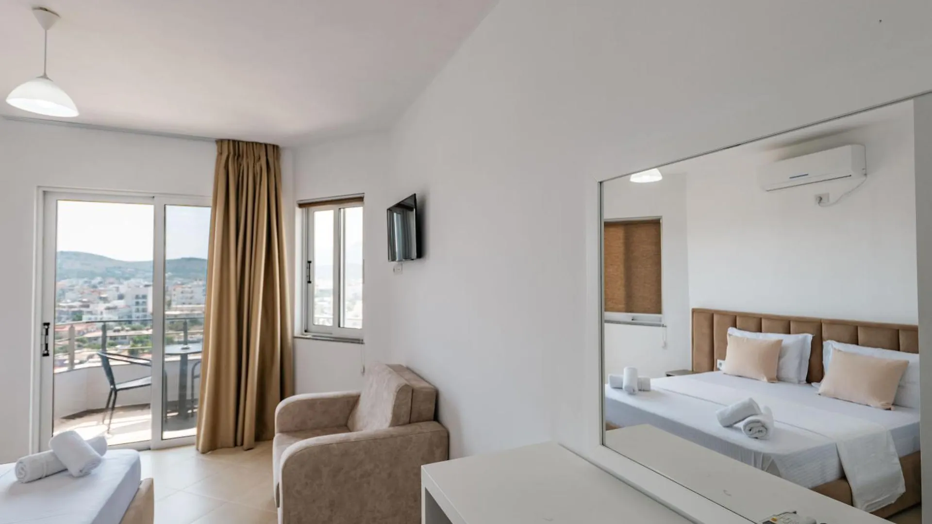 Sunshine Hotel Ksamil