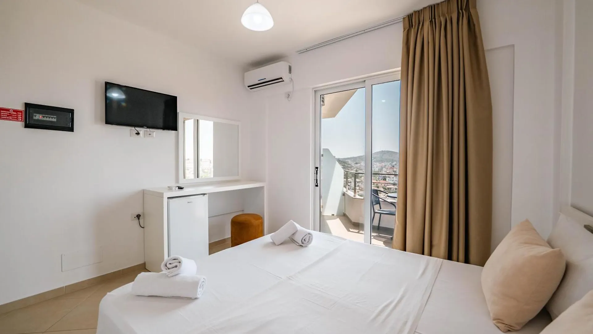 Sunshine Hotel Ksamil